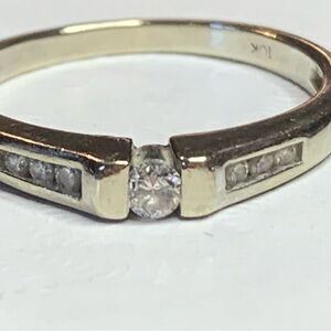 10kt White Gold and Diamond 💎 Women's Ring. Stunning, perfect for engagement.